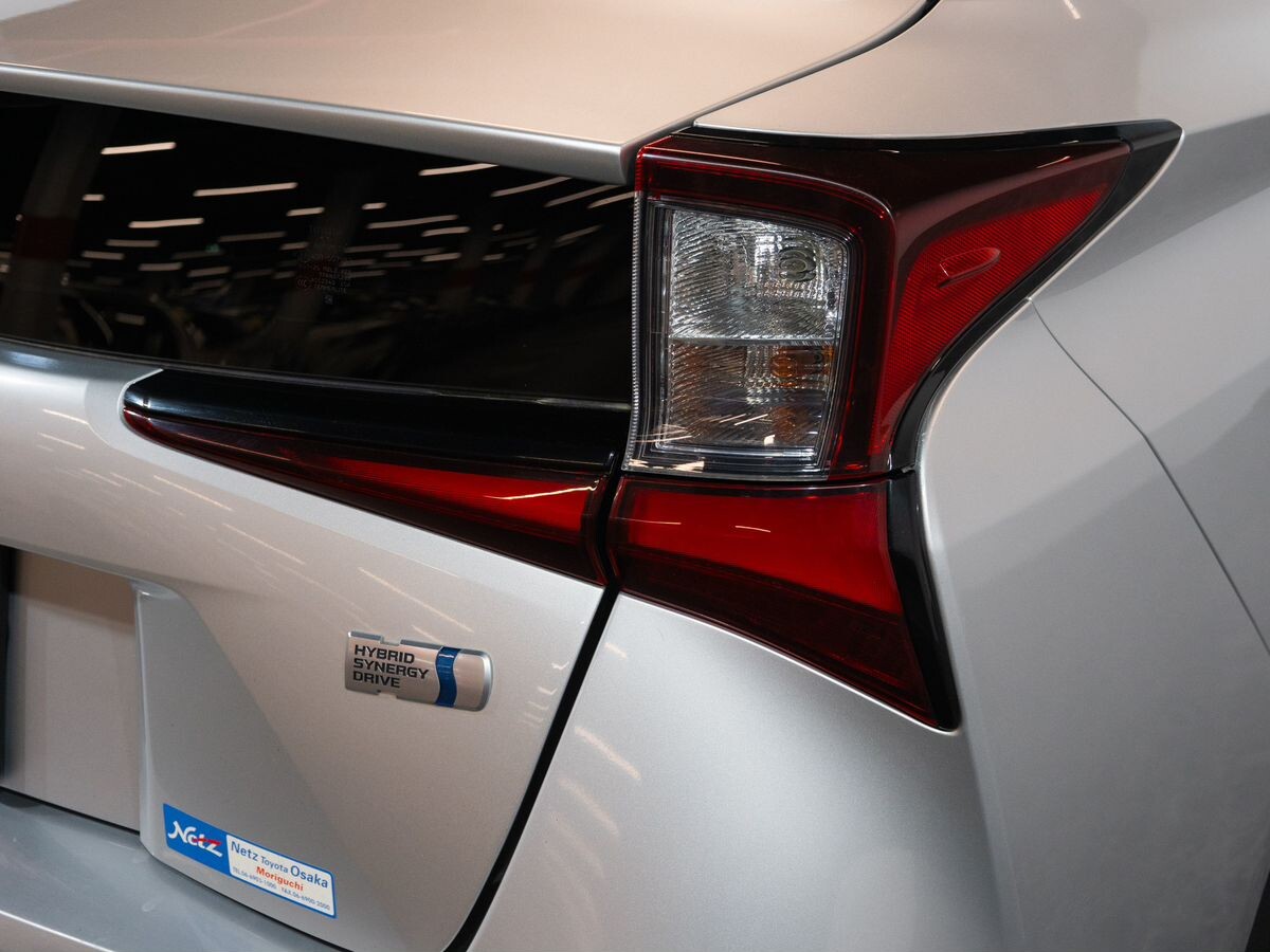 Toyota Prius 2019 - фото автомобиля