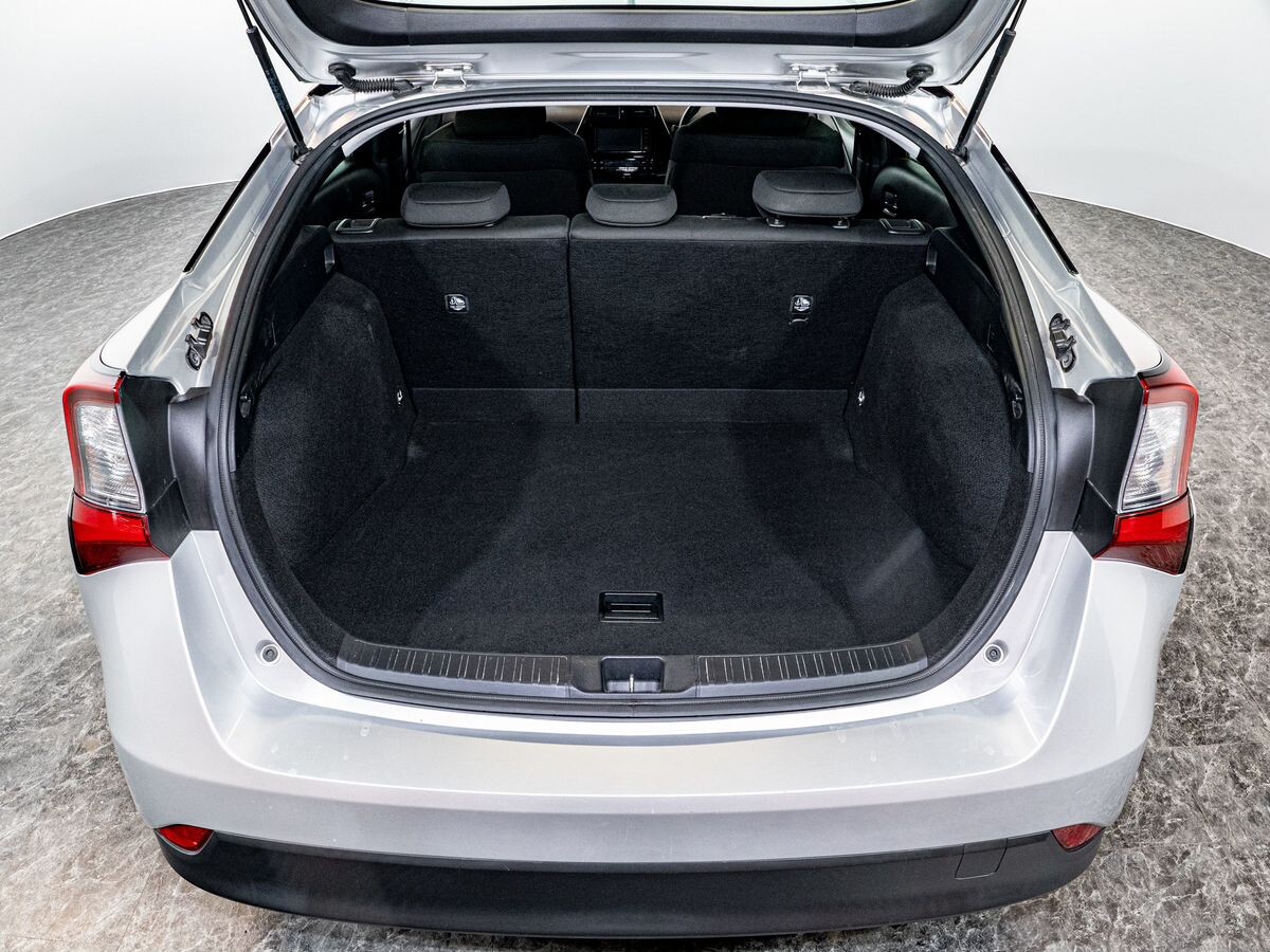 Toyota Prius 2019 - фото автомобиля