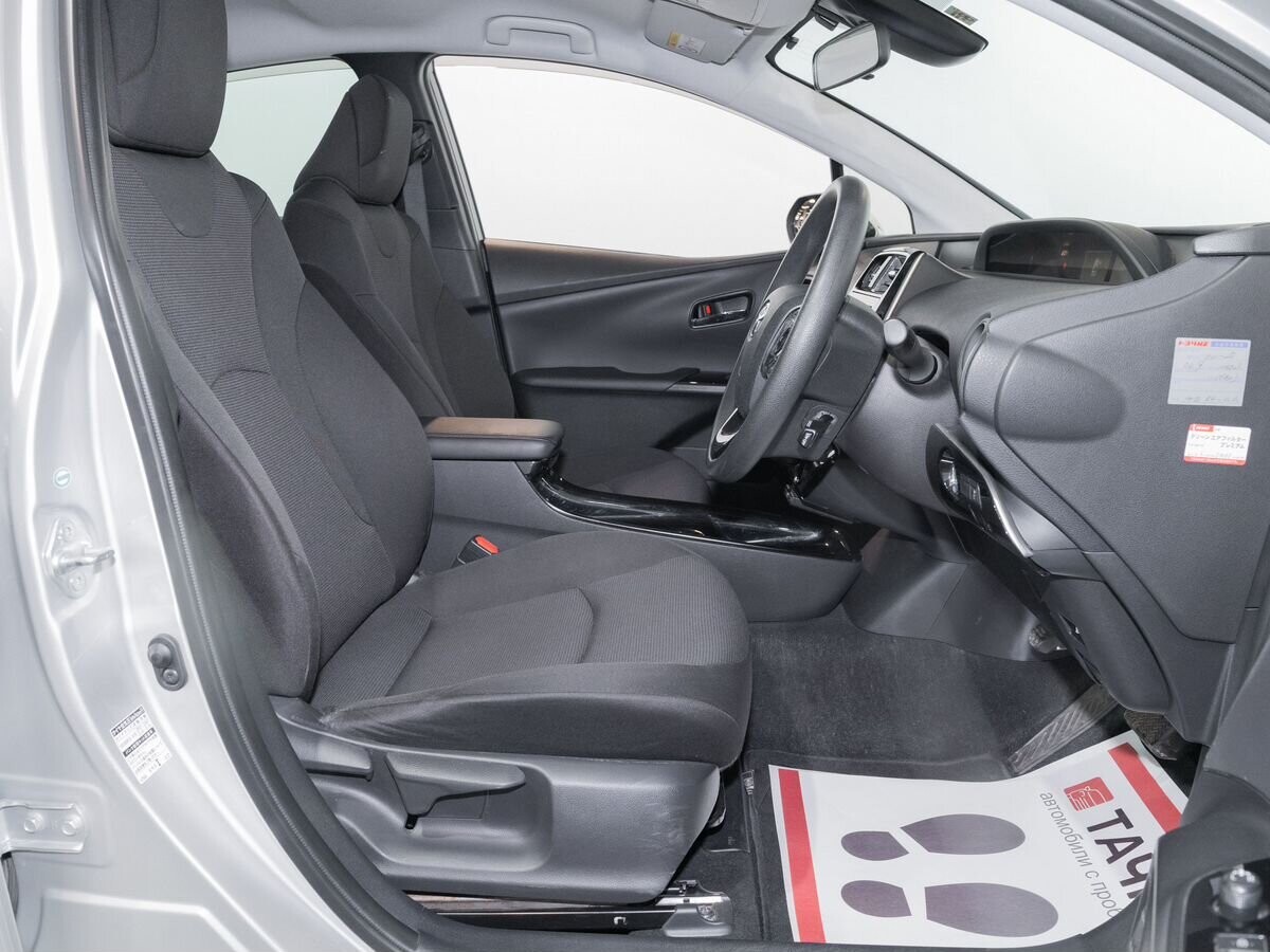 Toyota Prius 2019 - фото автомобиля