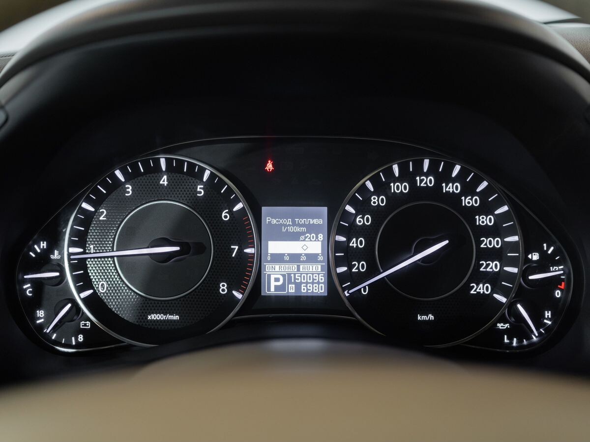 Nissan Patrol 2011 - фото автомобиля