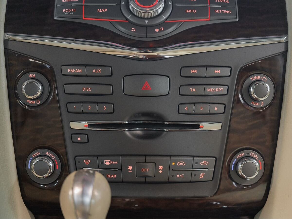 Nissan Patrol 2011 - фото автомобиля