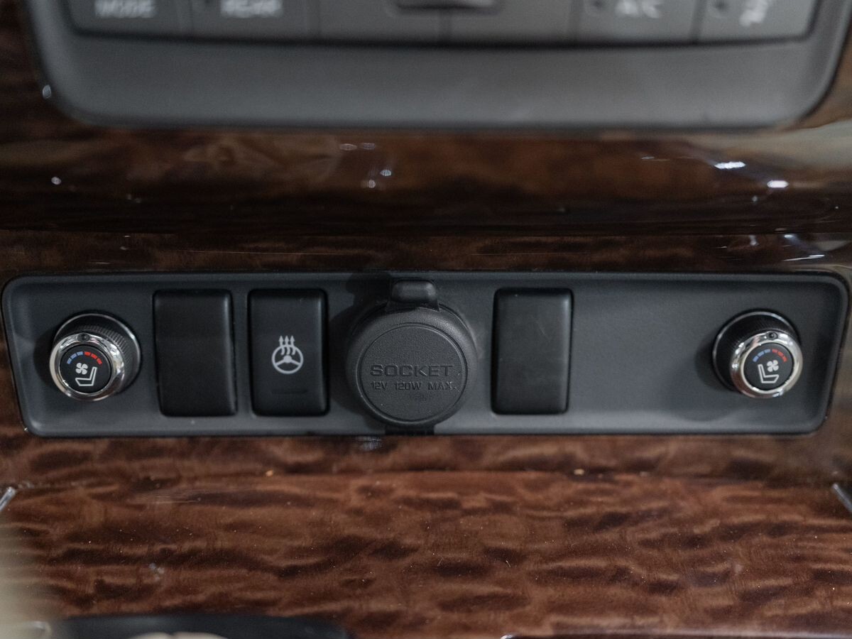 Nissan Patrol 2011 - фото автомобиля