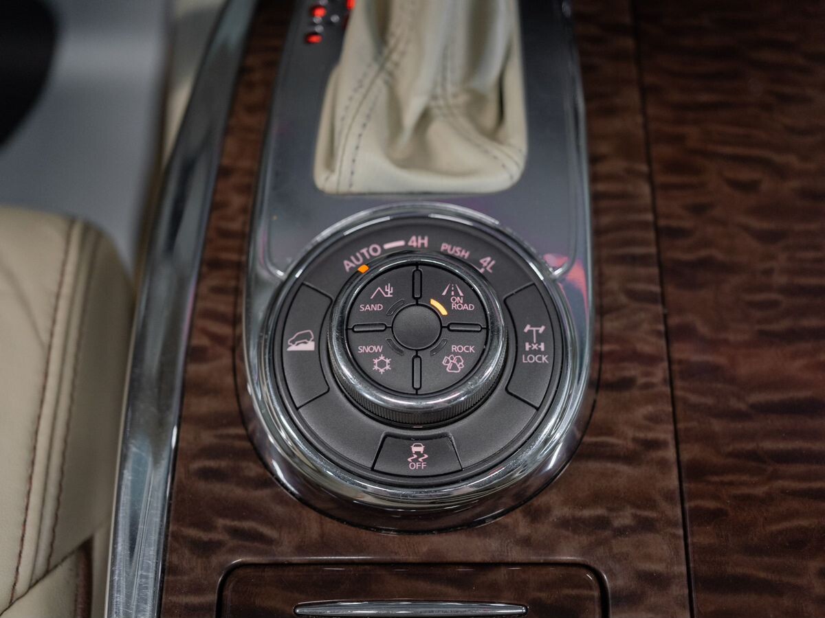 Nissan Patrol 2011 - фото автомобиля