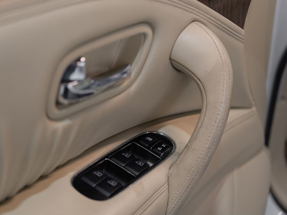 Nissan Patrol 2011 - фото автомобиля