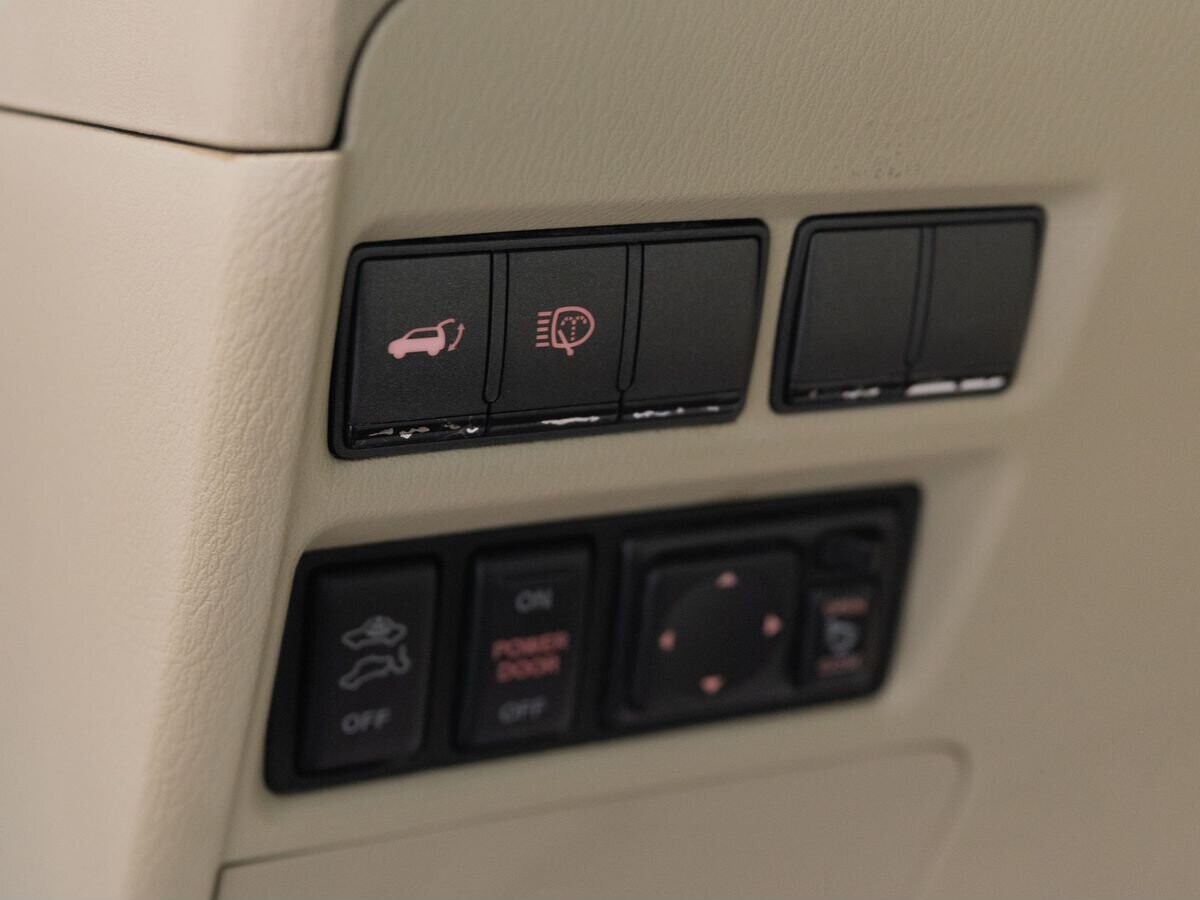 Nissan Patrol 2011 - фото автомобиля