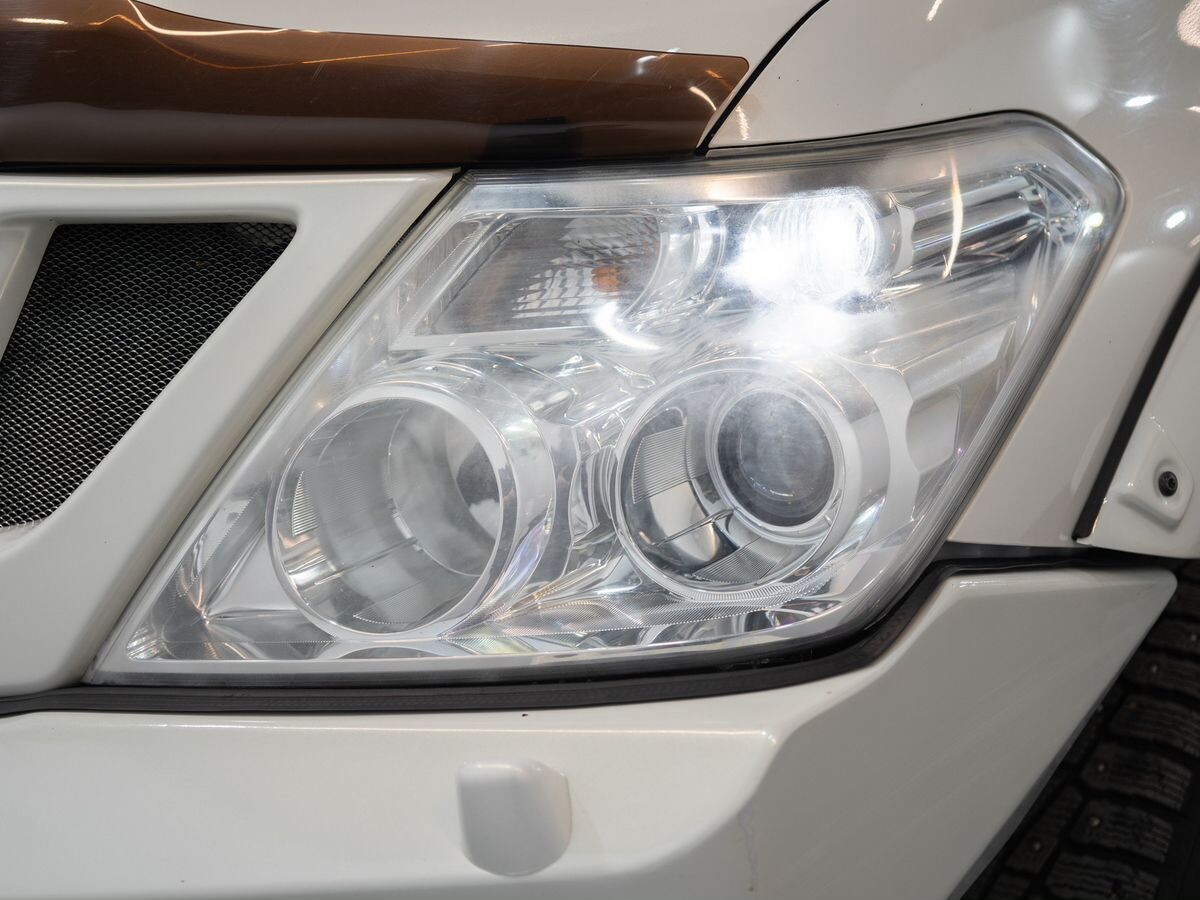 Nissan Patrol 2011 - фото автомобиля