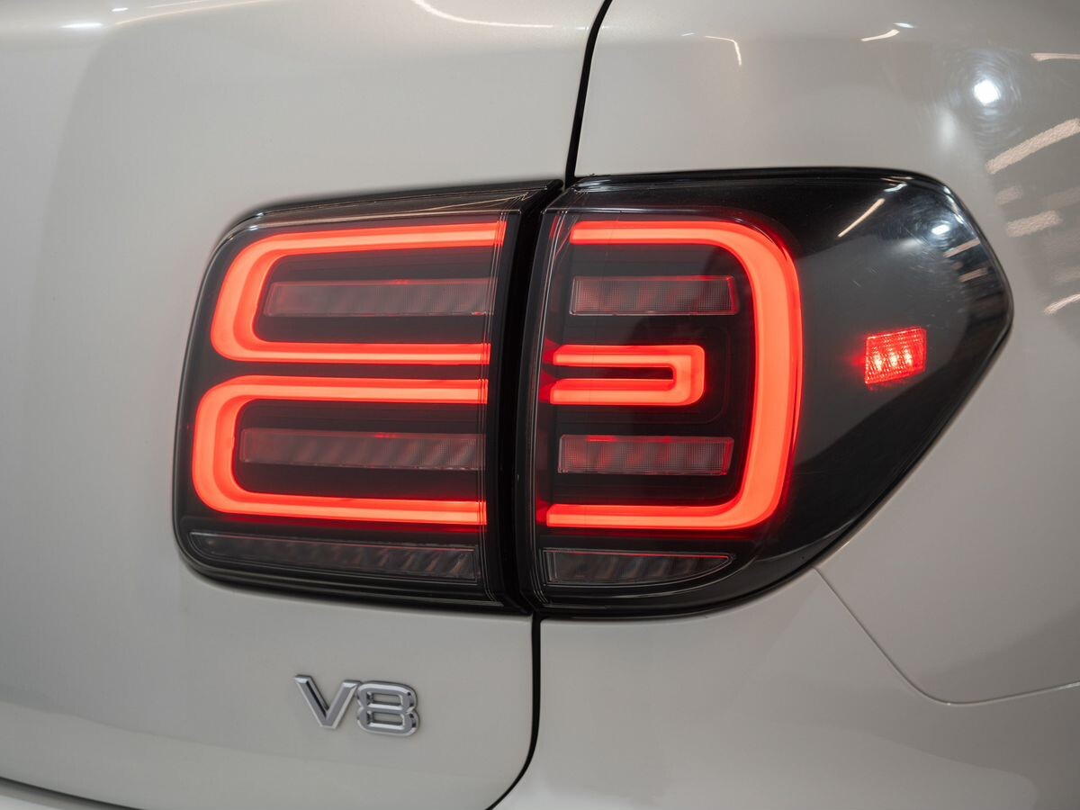 Nissan Patrol 2011 - фото автомобиля