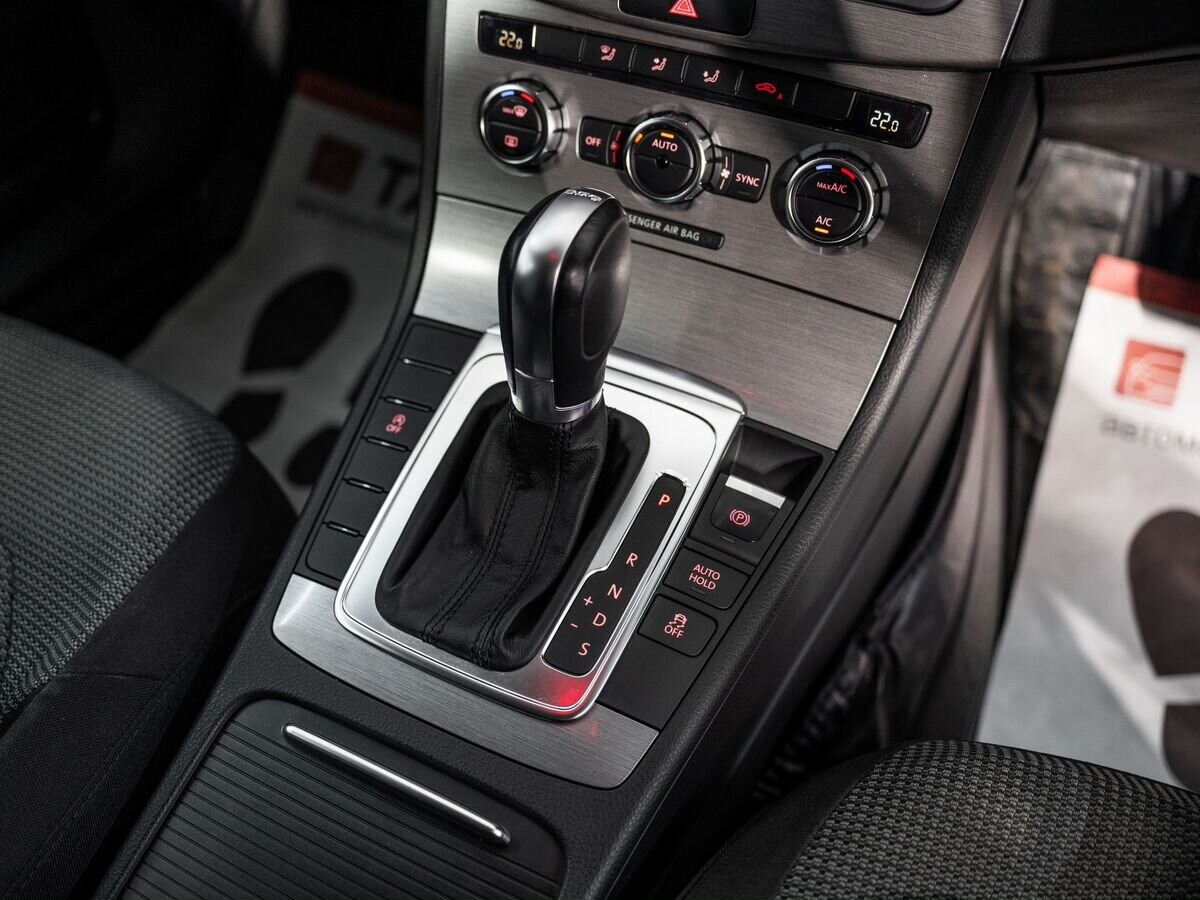 Volkswagen Passat 2012 - фото автомобиля