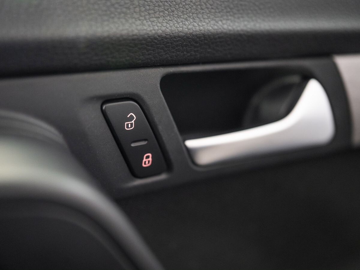 Volkswagen Passat 2012 - фото автомобиля