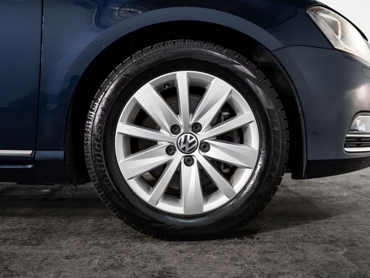 Volkswagen Passat 2012 - фото автомобиля