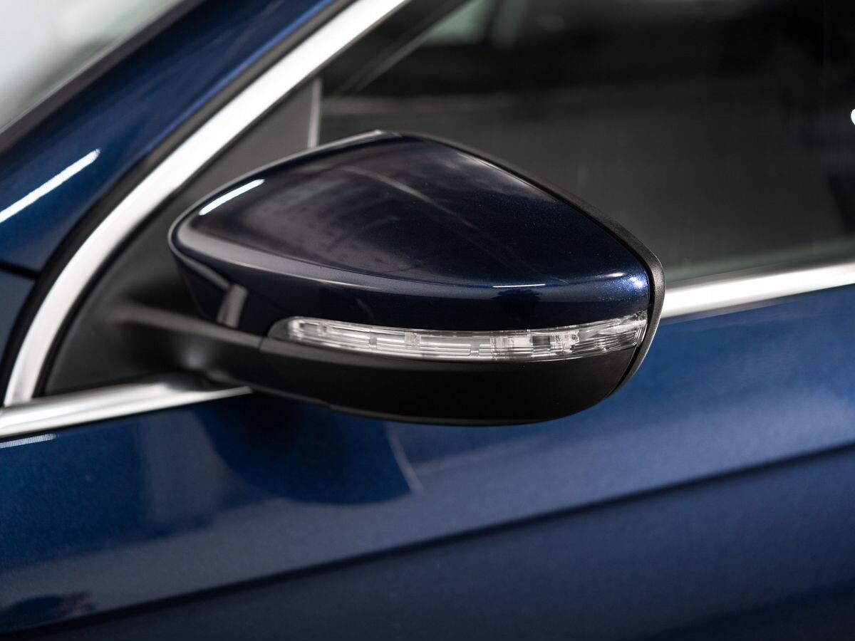 Volkswagen Passat 2012 - фото автомобиля