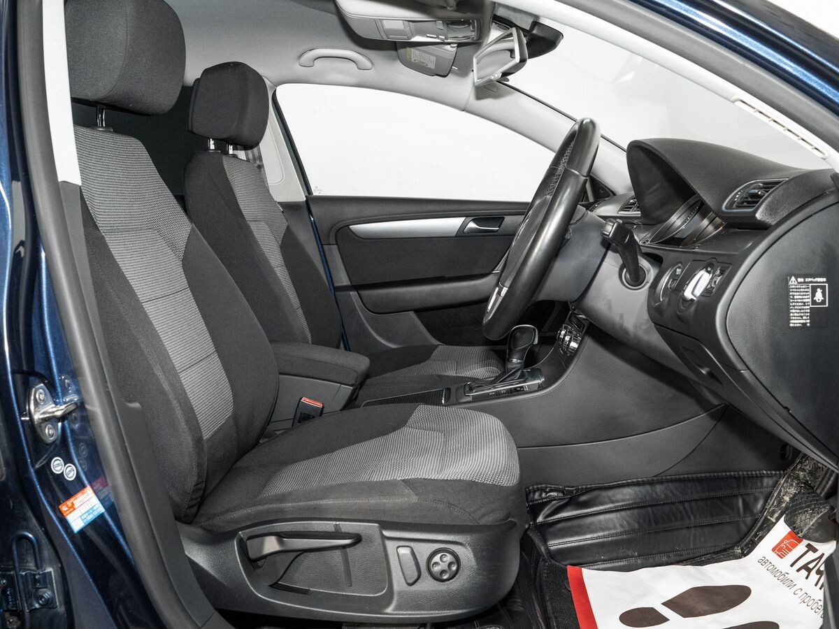 Volkswagen Passat 2012 - фото автомобиля