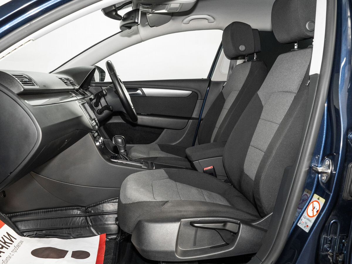 Volkswagen Passat 2012 - фото автомобиля