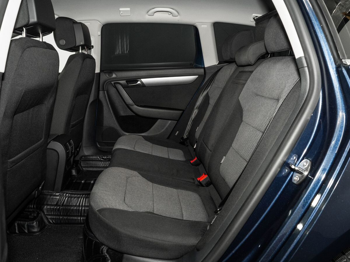 Volkswagen Passat 2012 - фото автомобиля