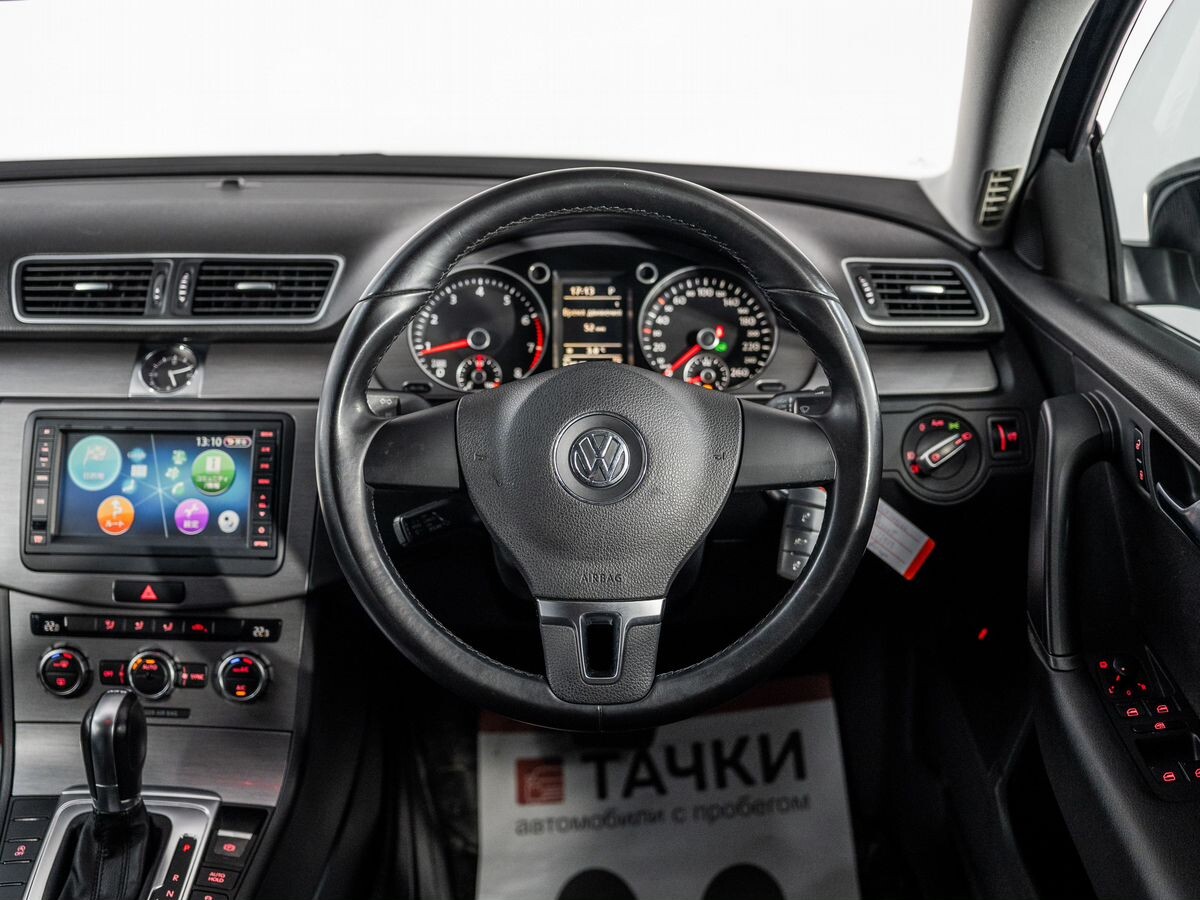 Volkswagen Passat 2012 - фото автомобиля