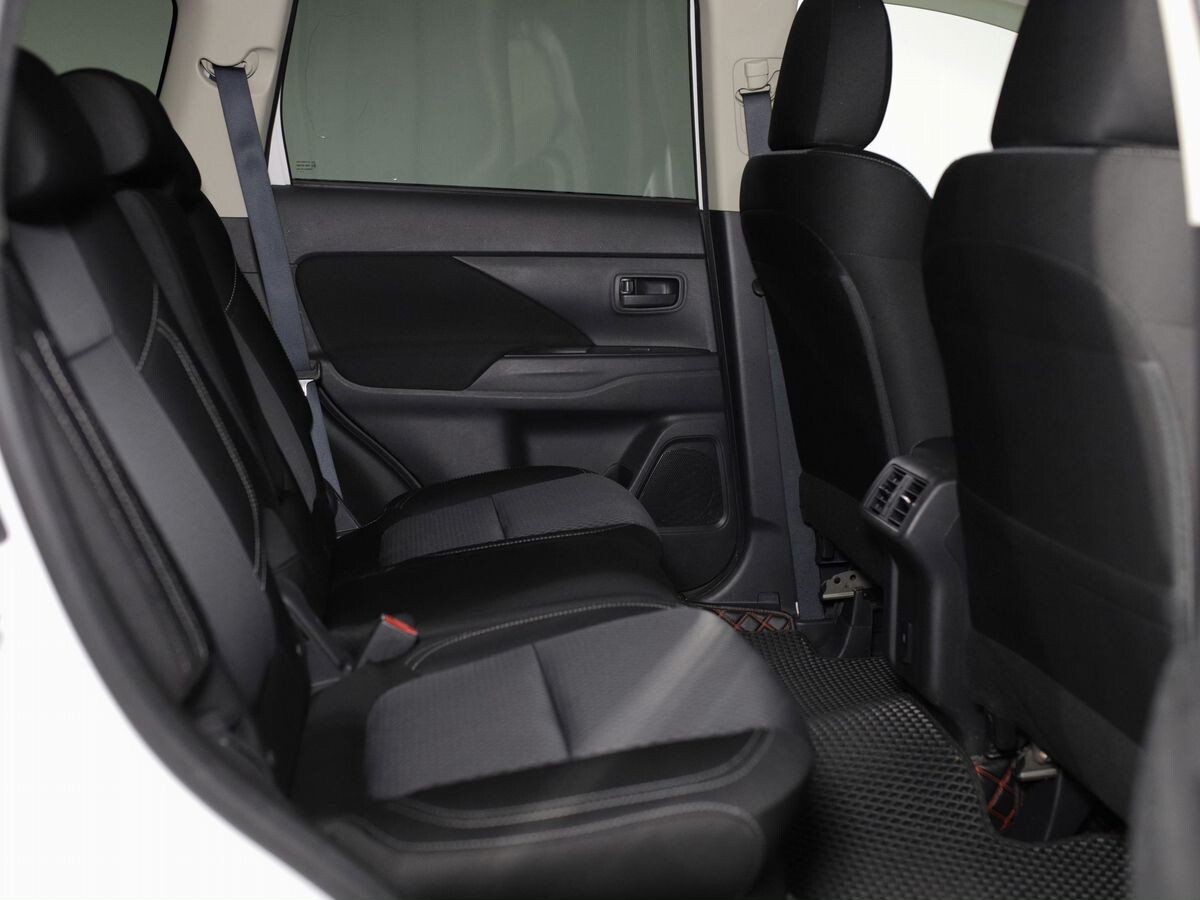 Mitsubishi Outlander 2021 - фото автомобиля