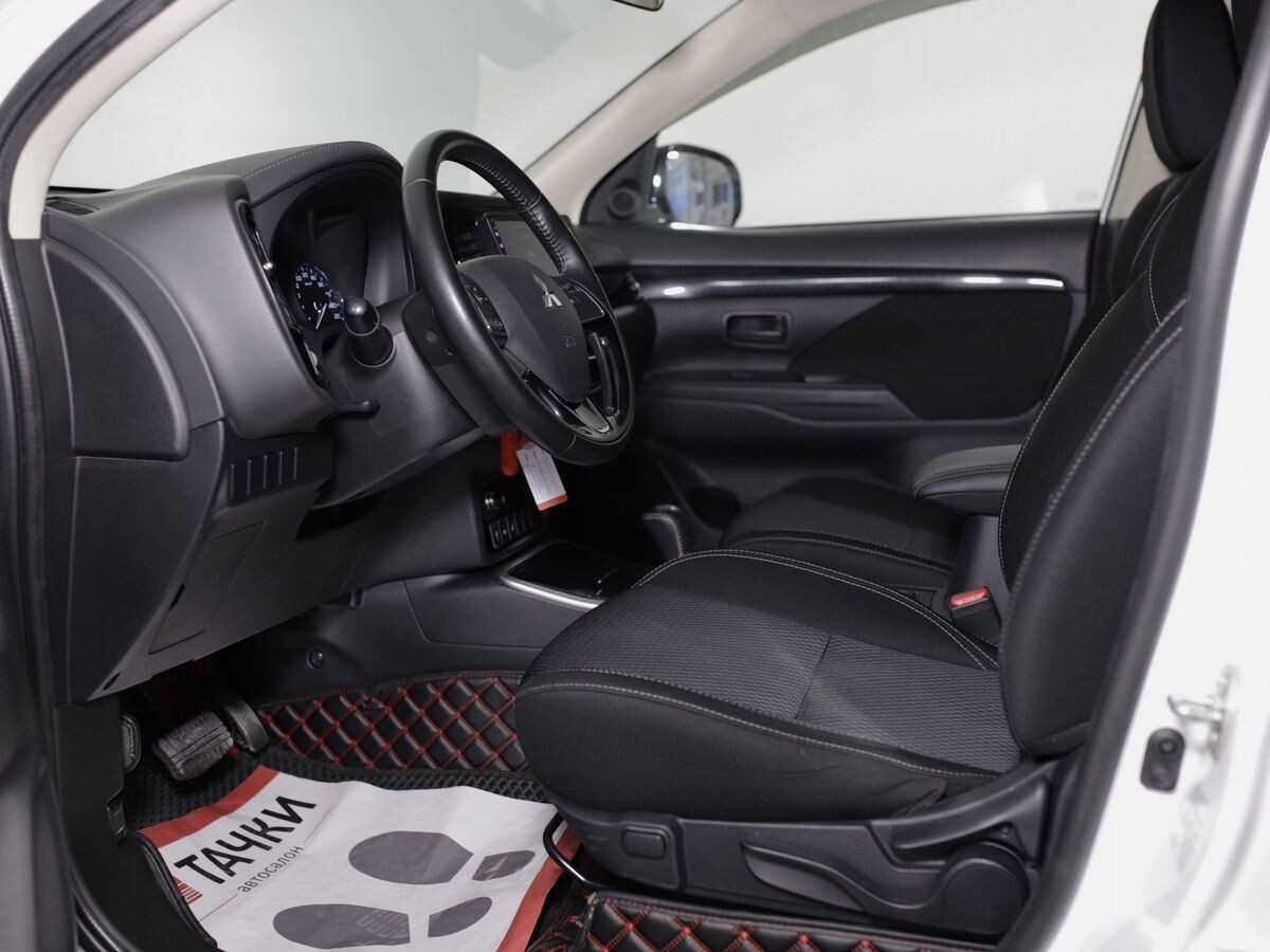 Mitsubishi Outlander 2021 - фото автомобиля