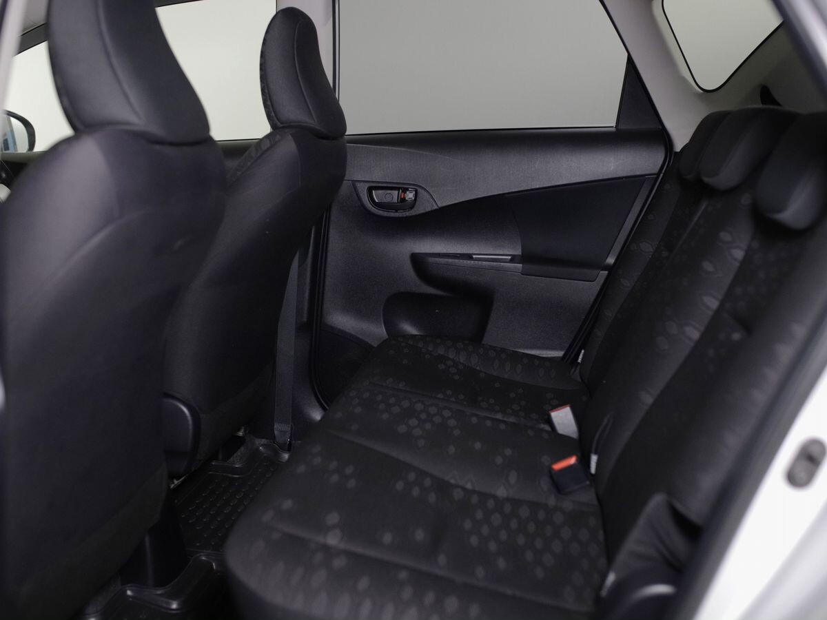 Toyota Ractis 2015 - фото автомобиля