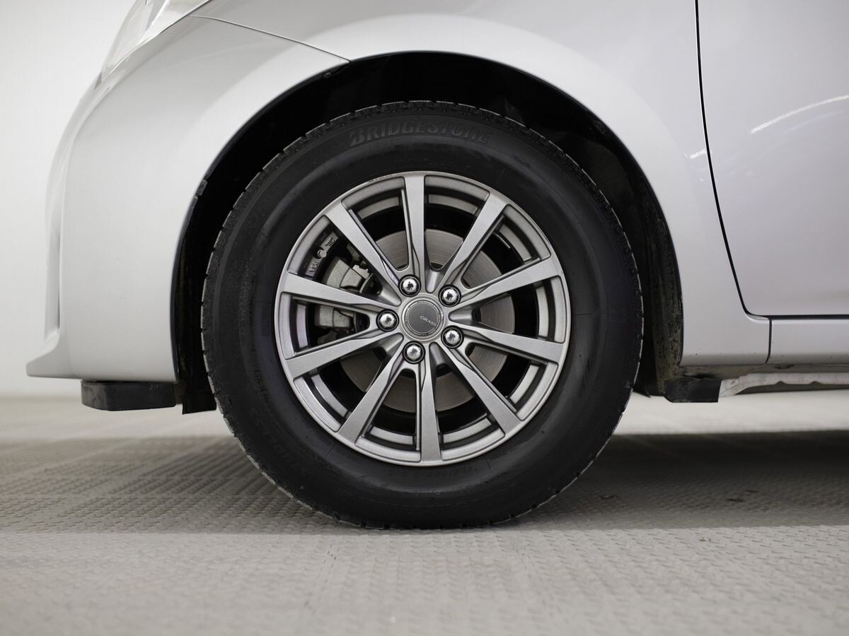 Toyota Ractis 2015 - фото автомобиля