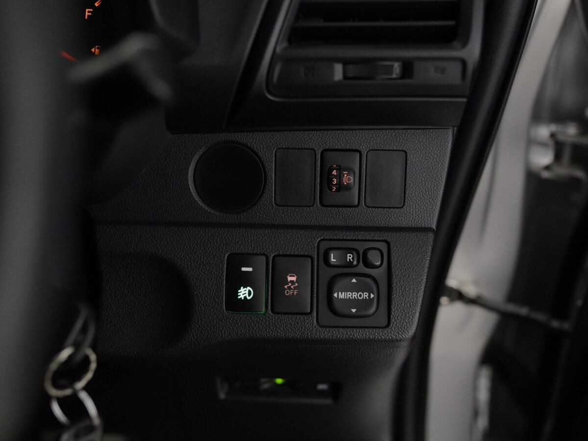 Toyota Ractis 2015 - фото автомобиля