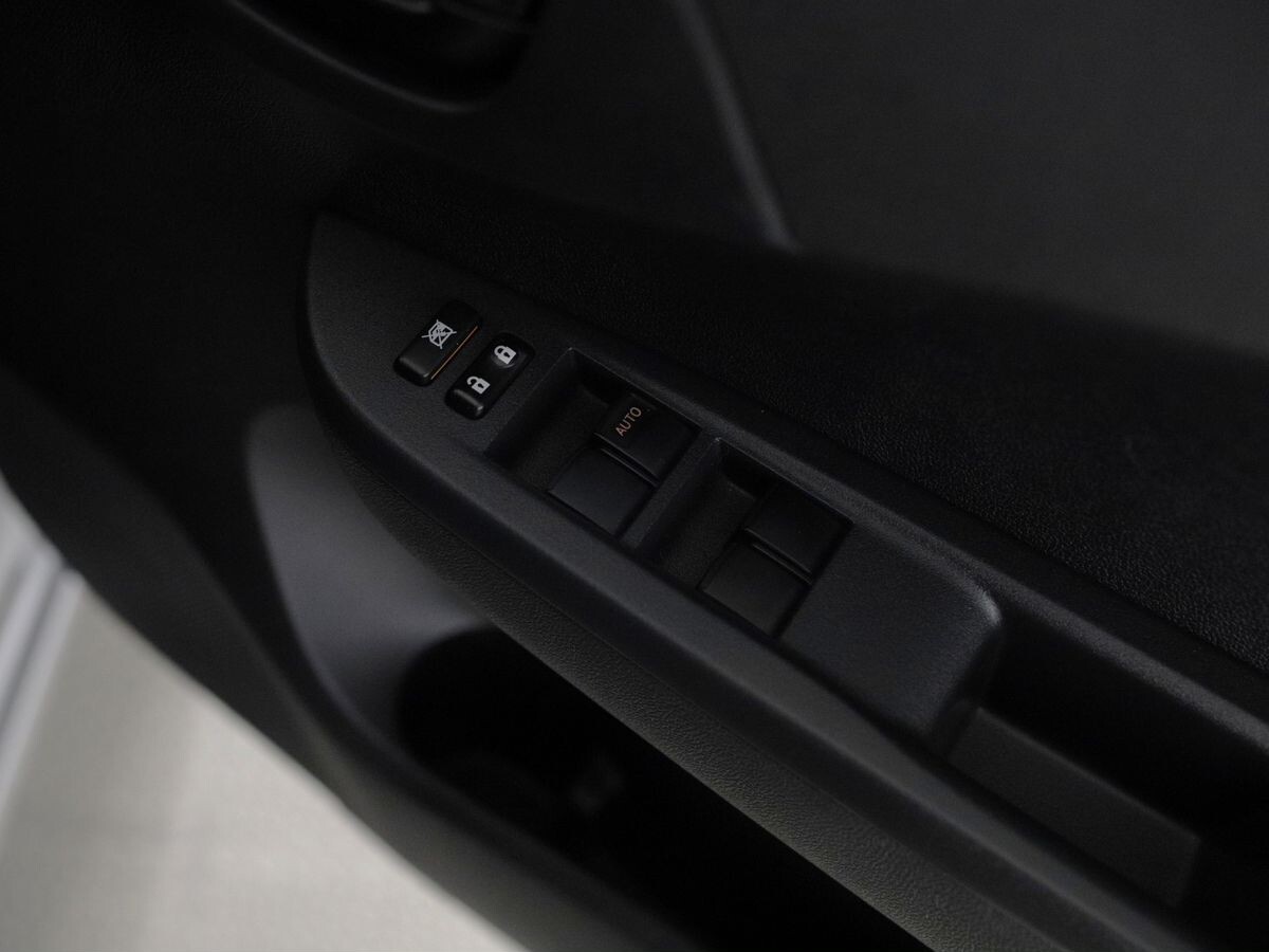 Toyota Ractis 2015 - фото автомобиля