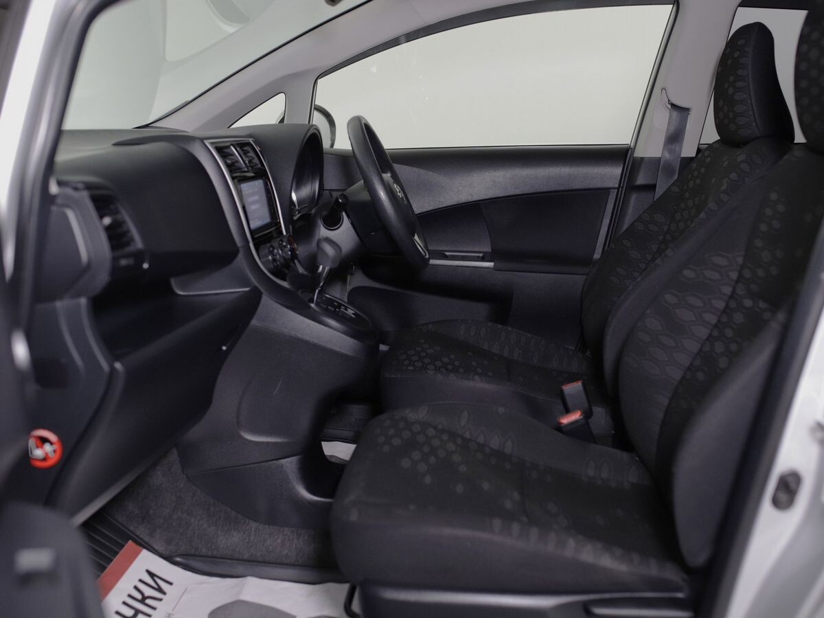 Toyota Ractis 2015 - фото автомобиля