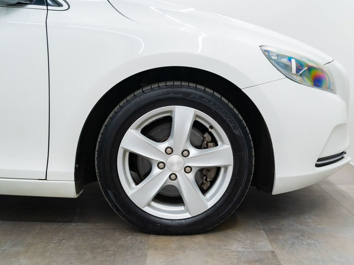 Volvo V40 2013 - фото автомобиля