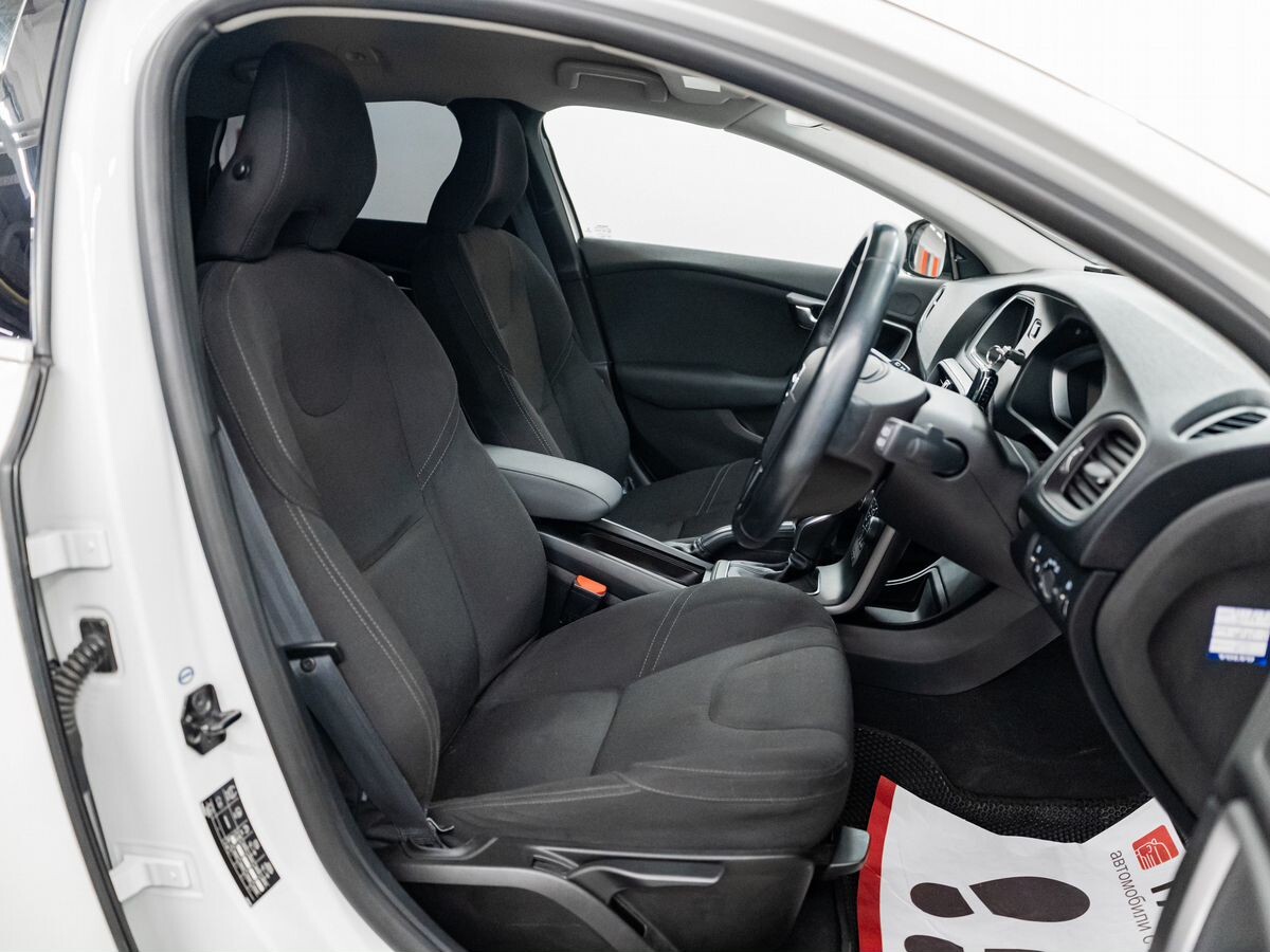 Volvo V40 2013 - фото автомобиля