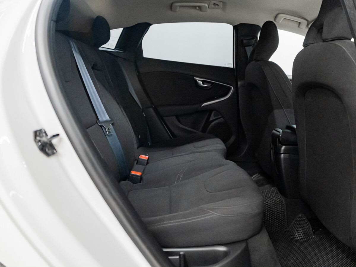 Volvo V40 2013 - фото автомобиля