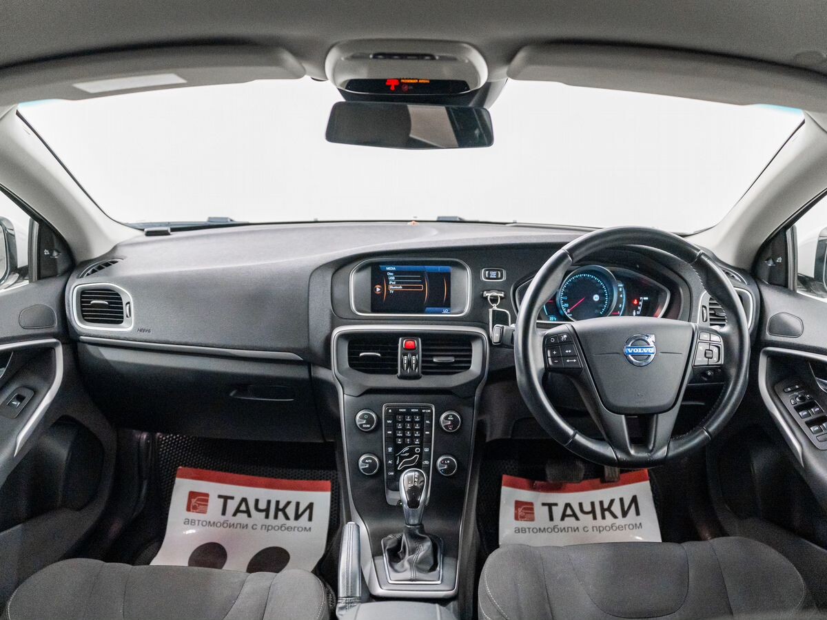 Volvo V40 2013 - фото автомобиля