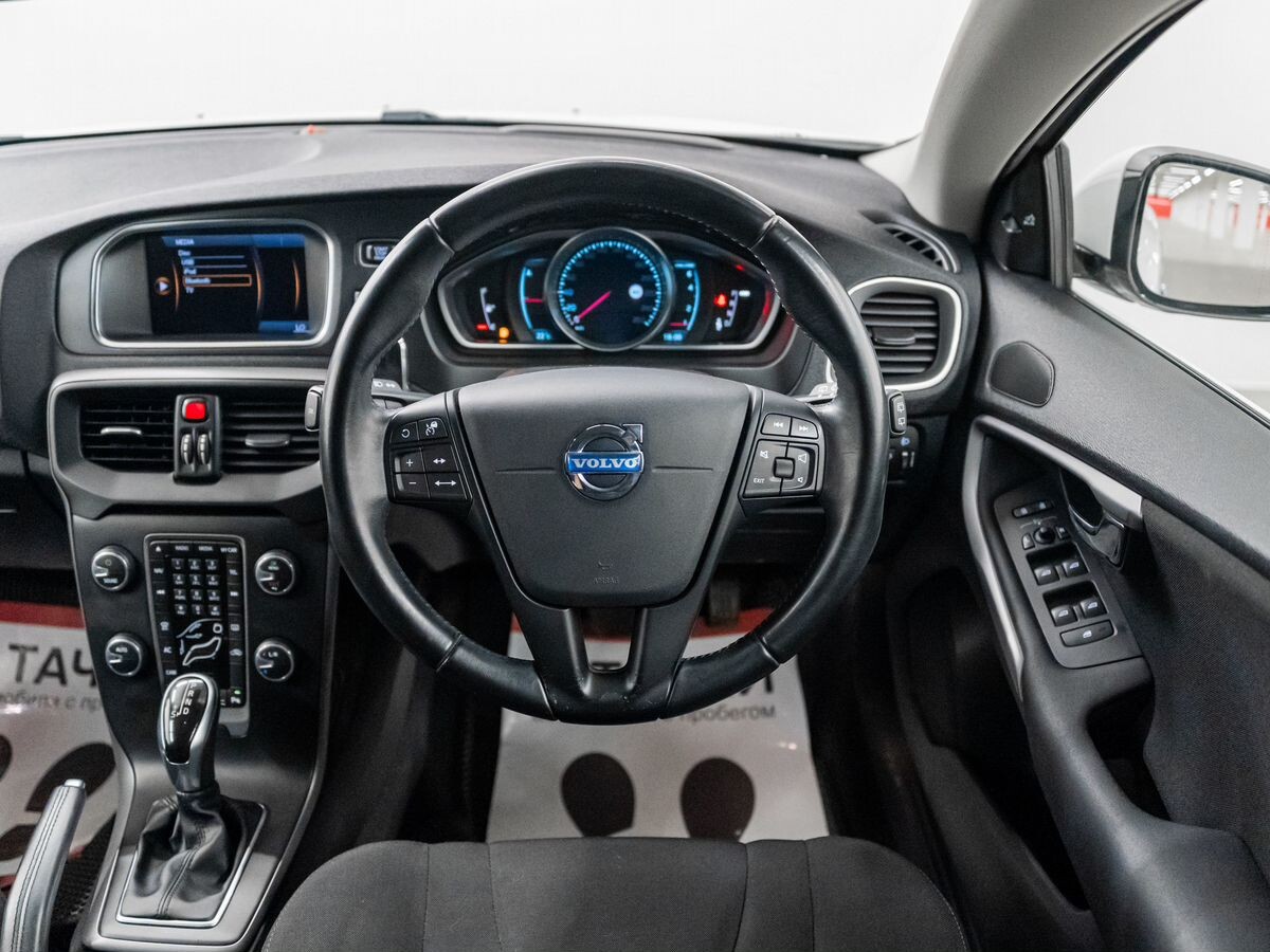 Volvo V40 2013 - фото автомобиля