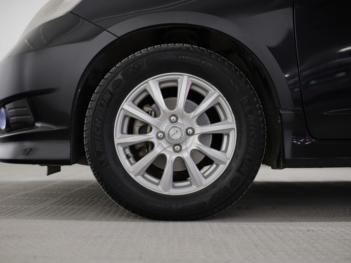 Honda Fit Shuttle 2012 - фото автомобиля