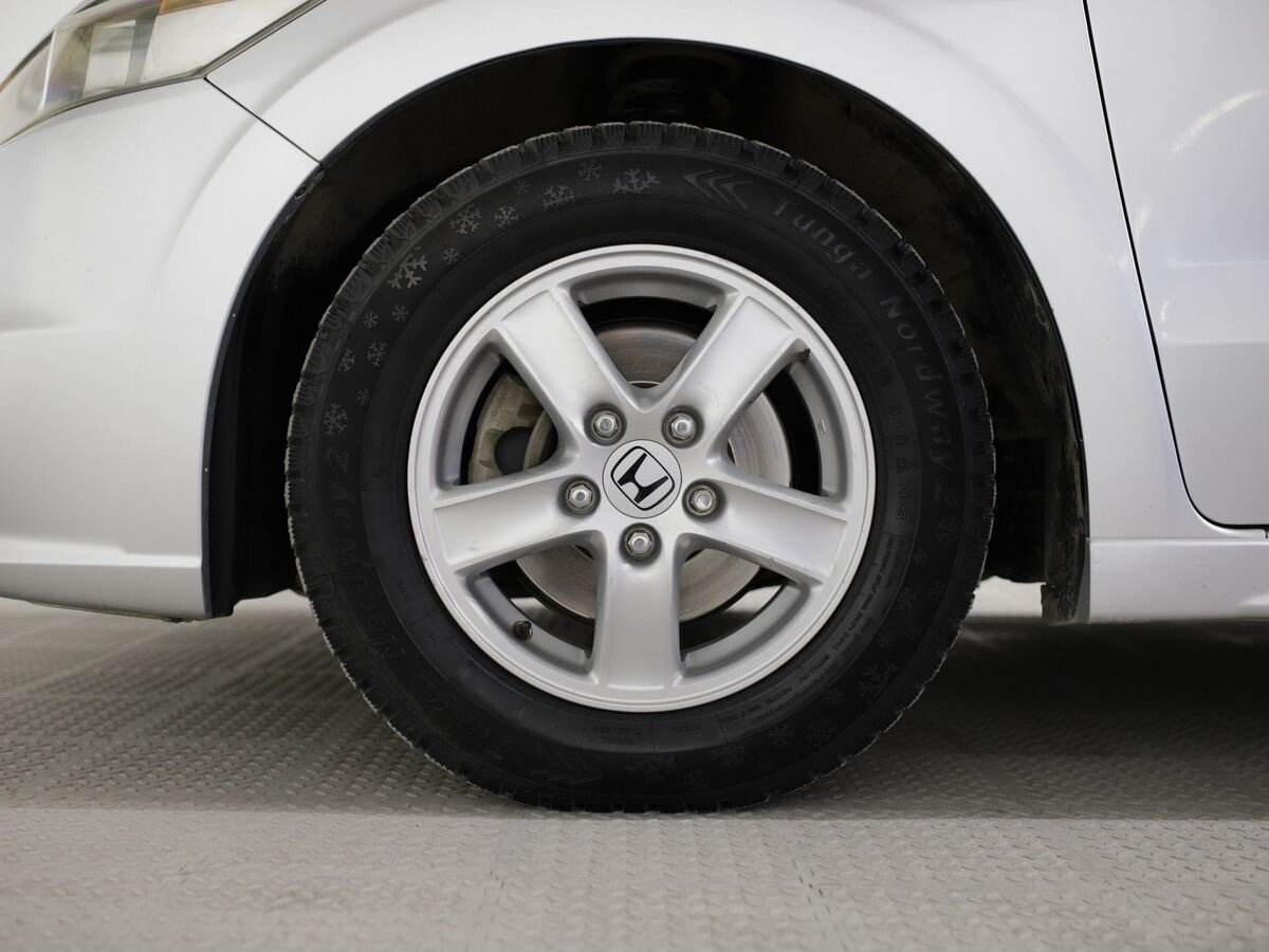 Honda Stream 2011 - фото автомобиля