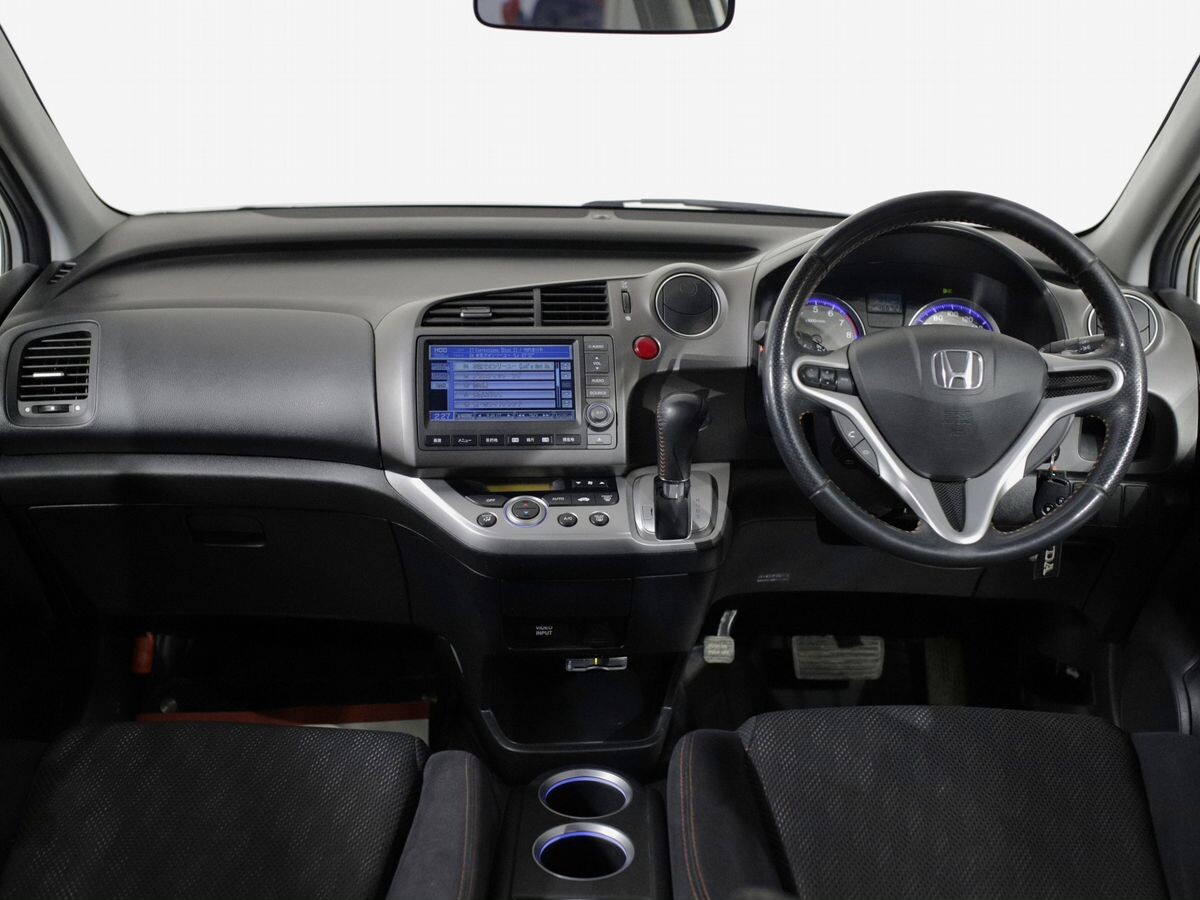 Honda Stream 2011 - фото автомобиля