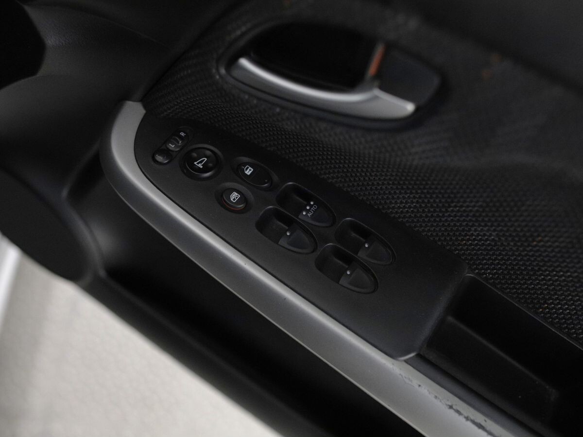 Honda Stream 2011 - фото автомобиля