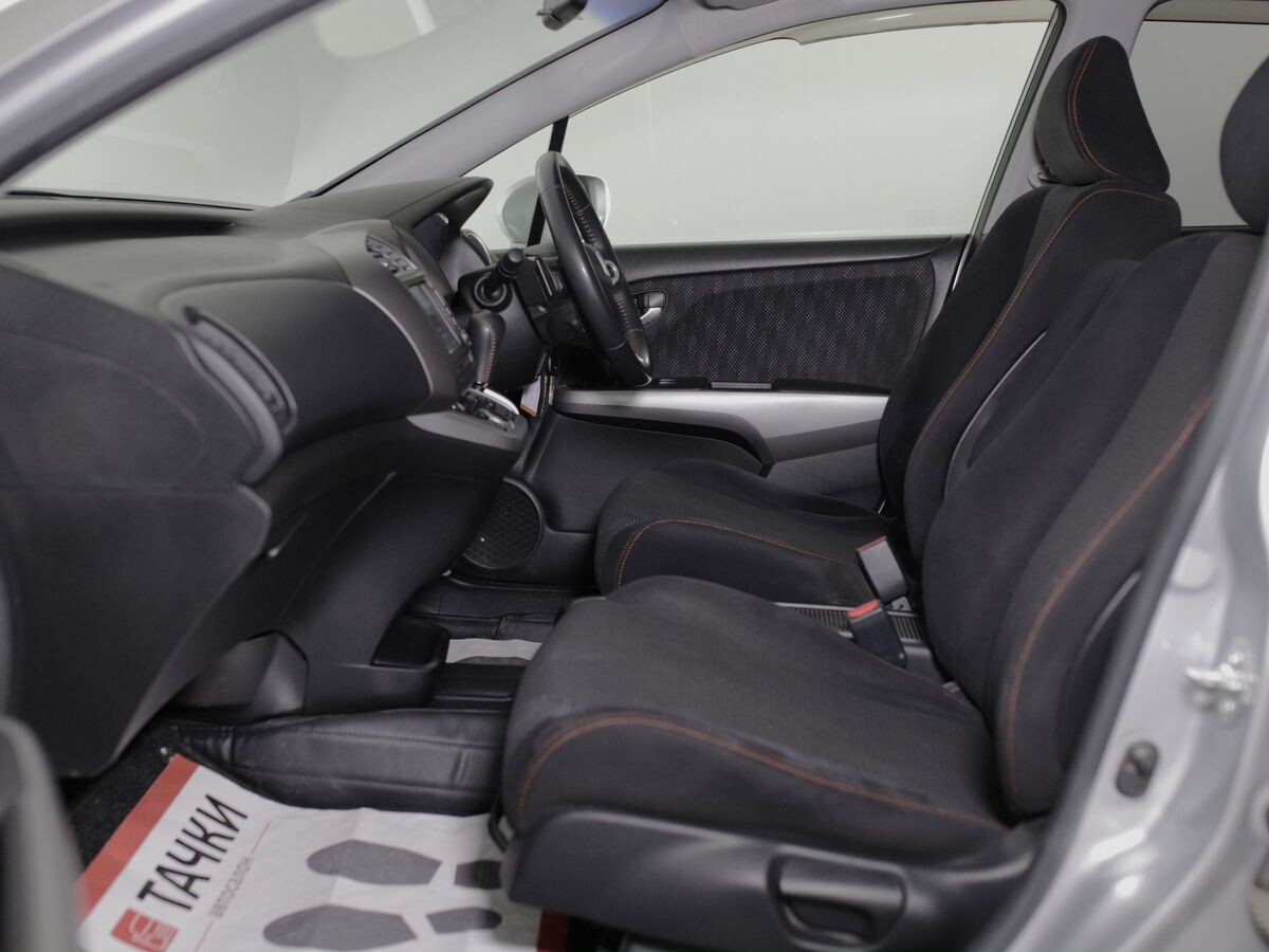 Honda Stream 2011 - фото автомобиля