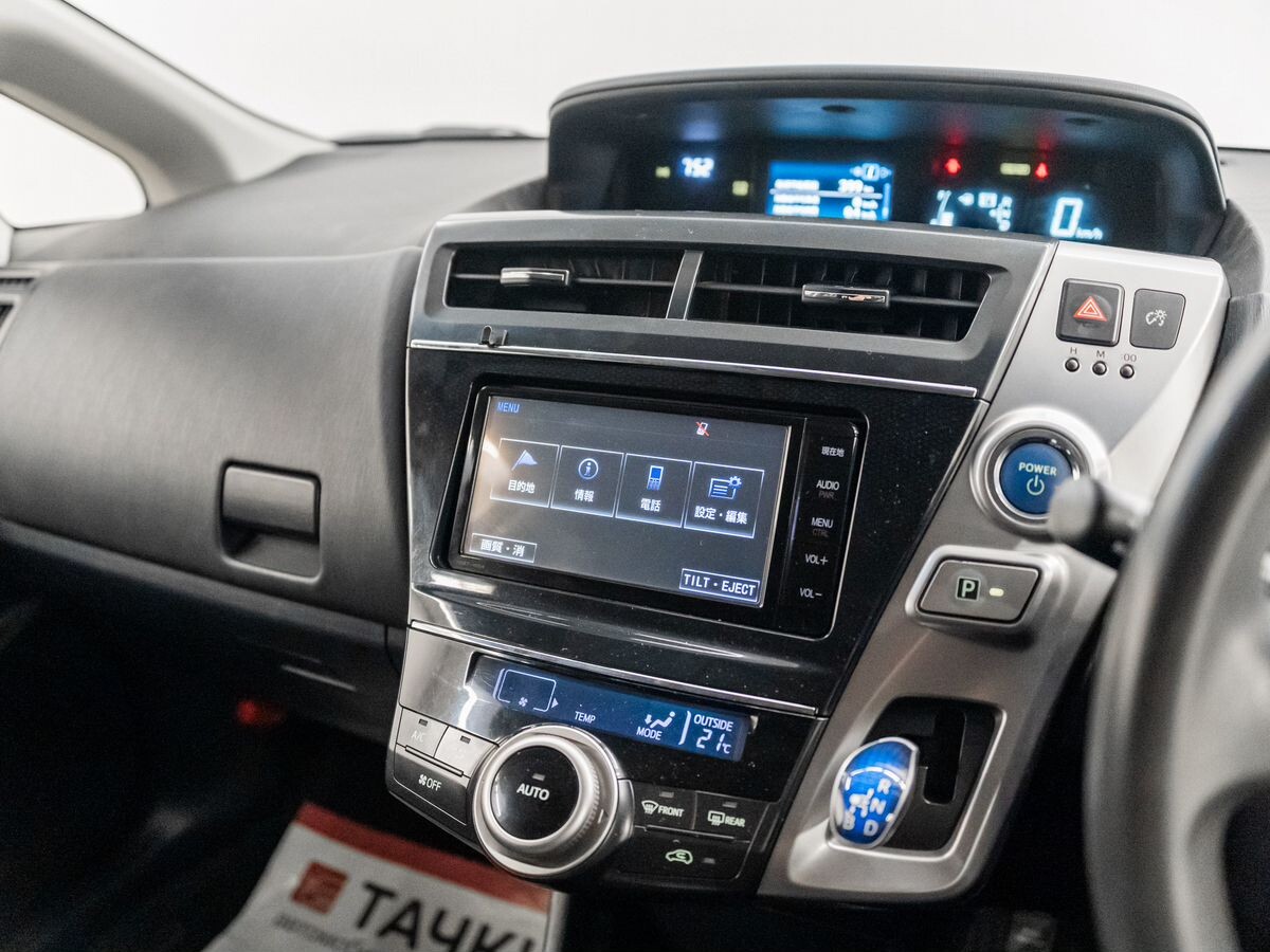 Toyota Prius Alpha 2016 - фото автомобиля