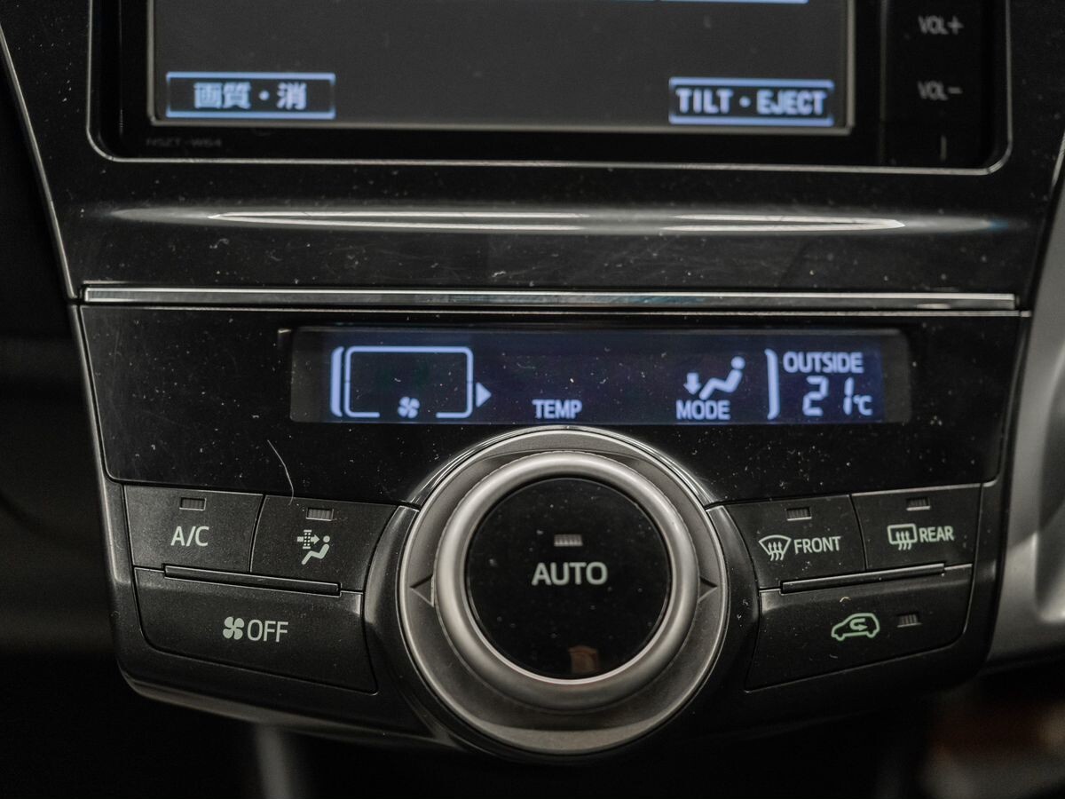 Toyota Prius Alpha 2016 - фото автомобиля