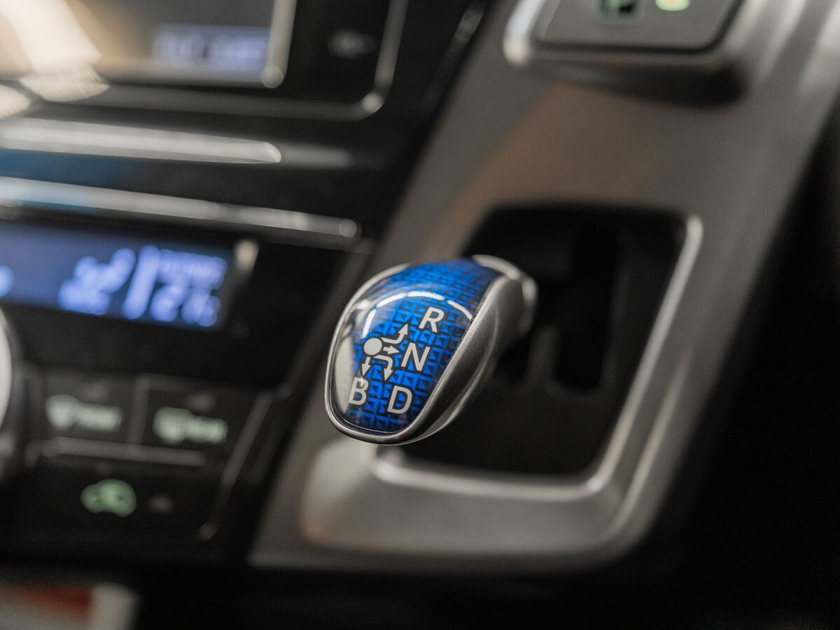 Toyota Prius Alpha 2016 - фото автомобиля