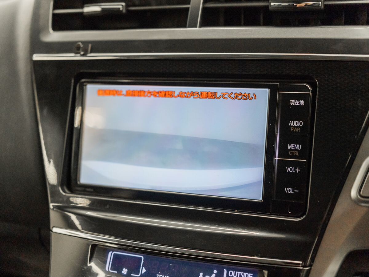 Toyota Prius Alpha 2016 - фото автомобиля