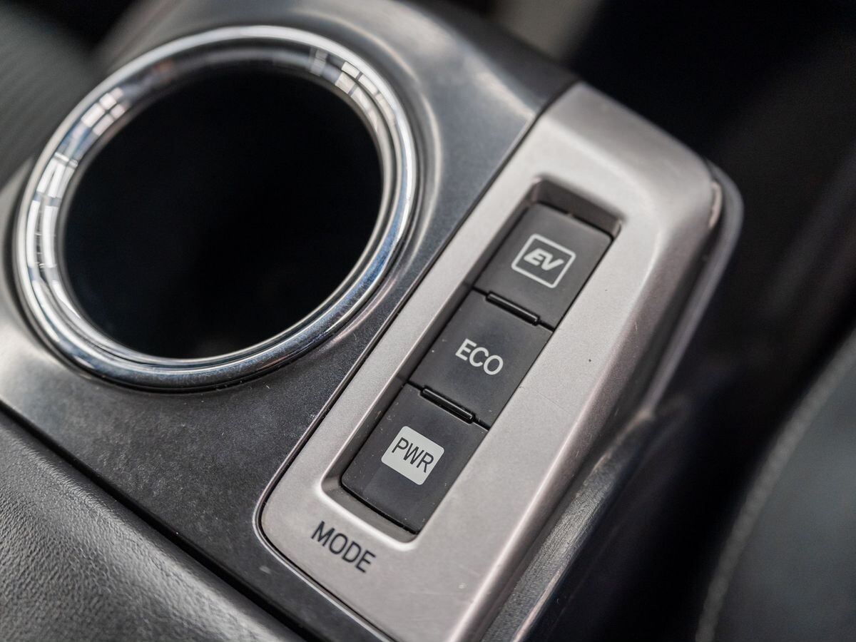 Toyota Prius Alpha 2016 - фото автомобиля