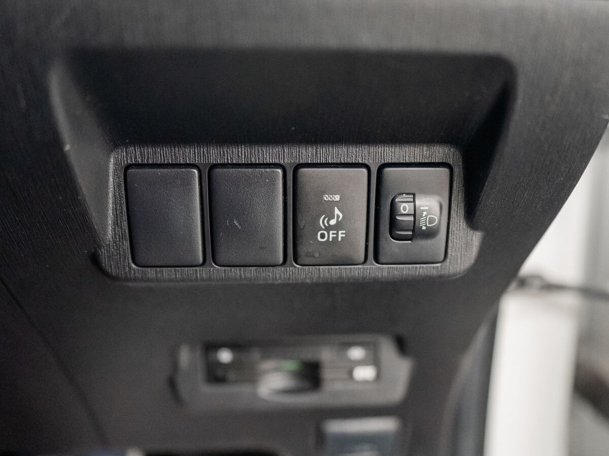 Toyota Prius Alpha 2016 - фото автомобиля