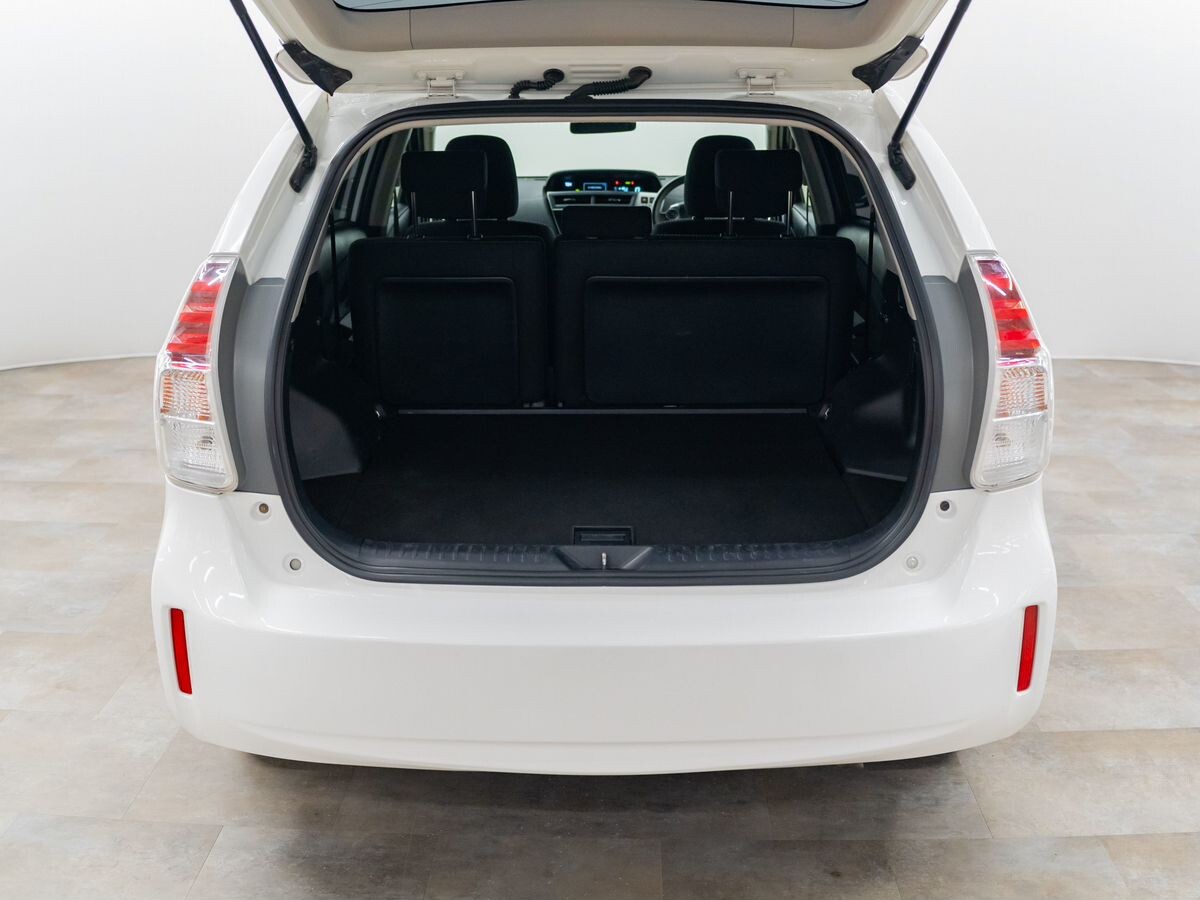 Toyota Prius Alpha 2016 - фото автомобиля