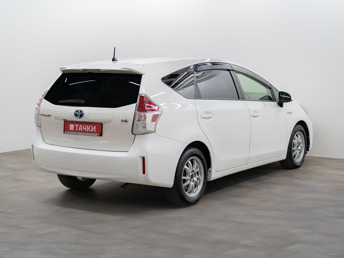 Toyota Prius Alpha 2016 - фото автомобиля