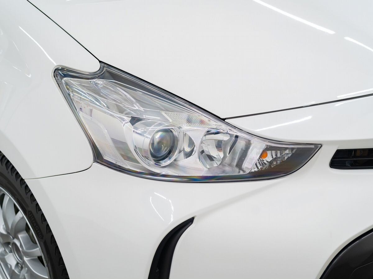 Toyota Prius Alpha 2016 - фото автомобиля