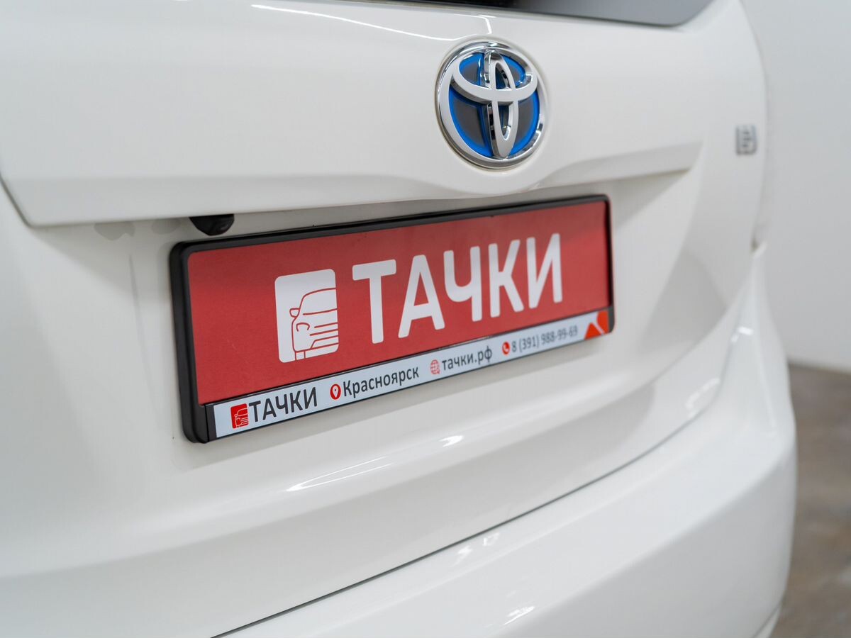 Toyota Prius Alpha 2016 - фото автомобиля