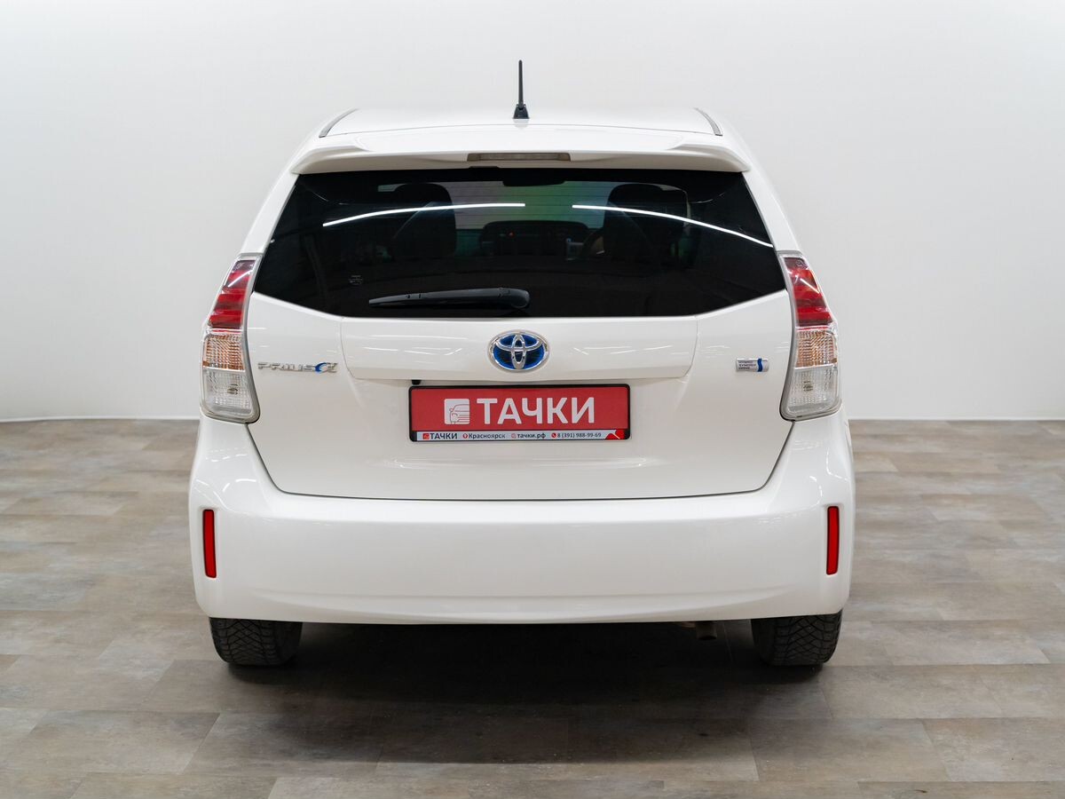 Toyota Prius Alpha 2016 - фото автомобиля