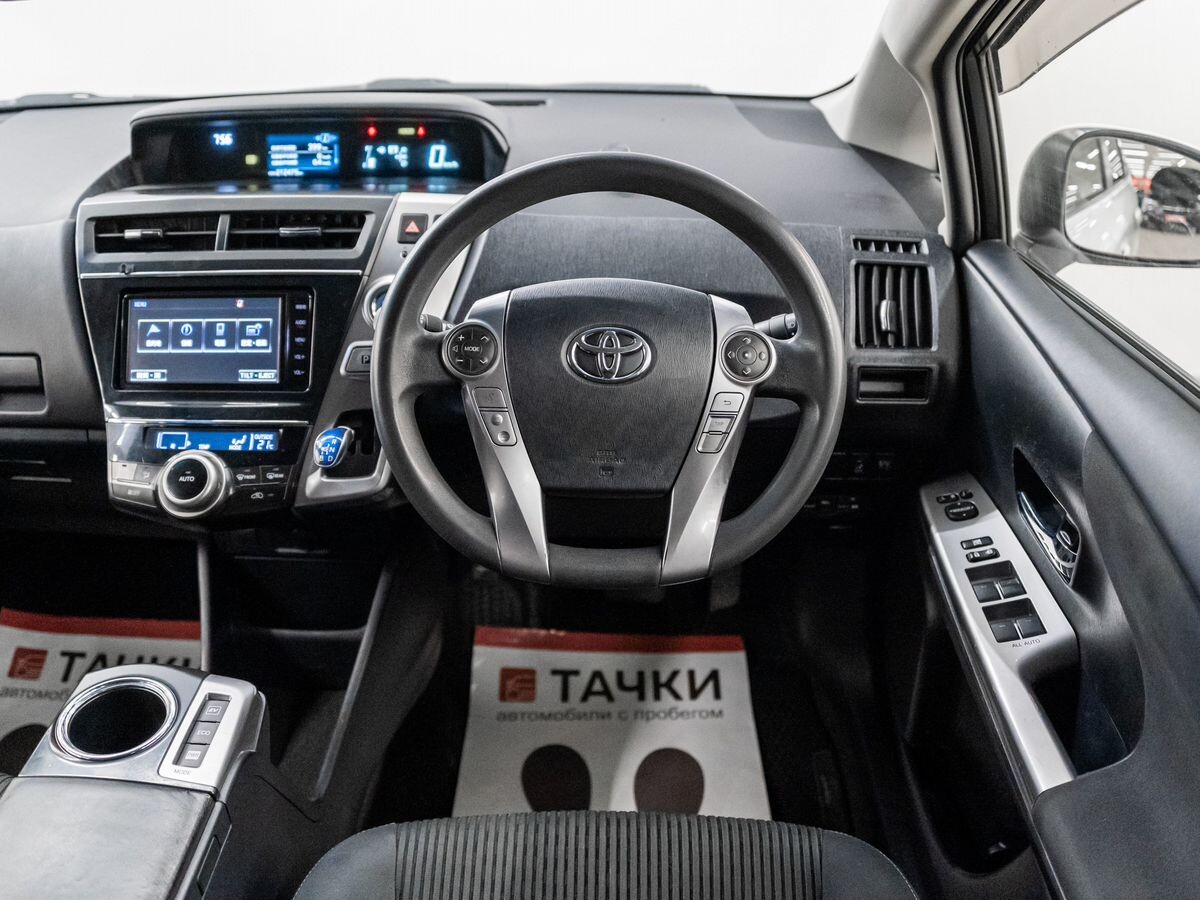 Toyota Prius Alpha 2016 - фото автомобиля