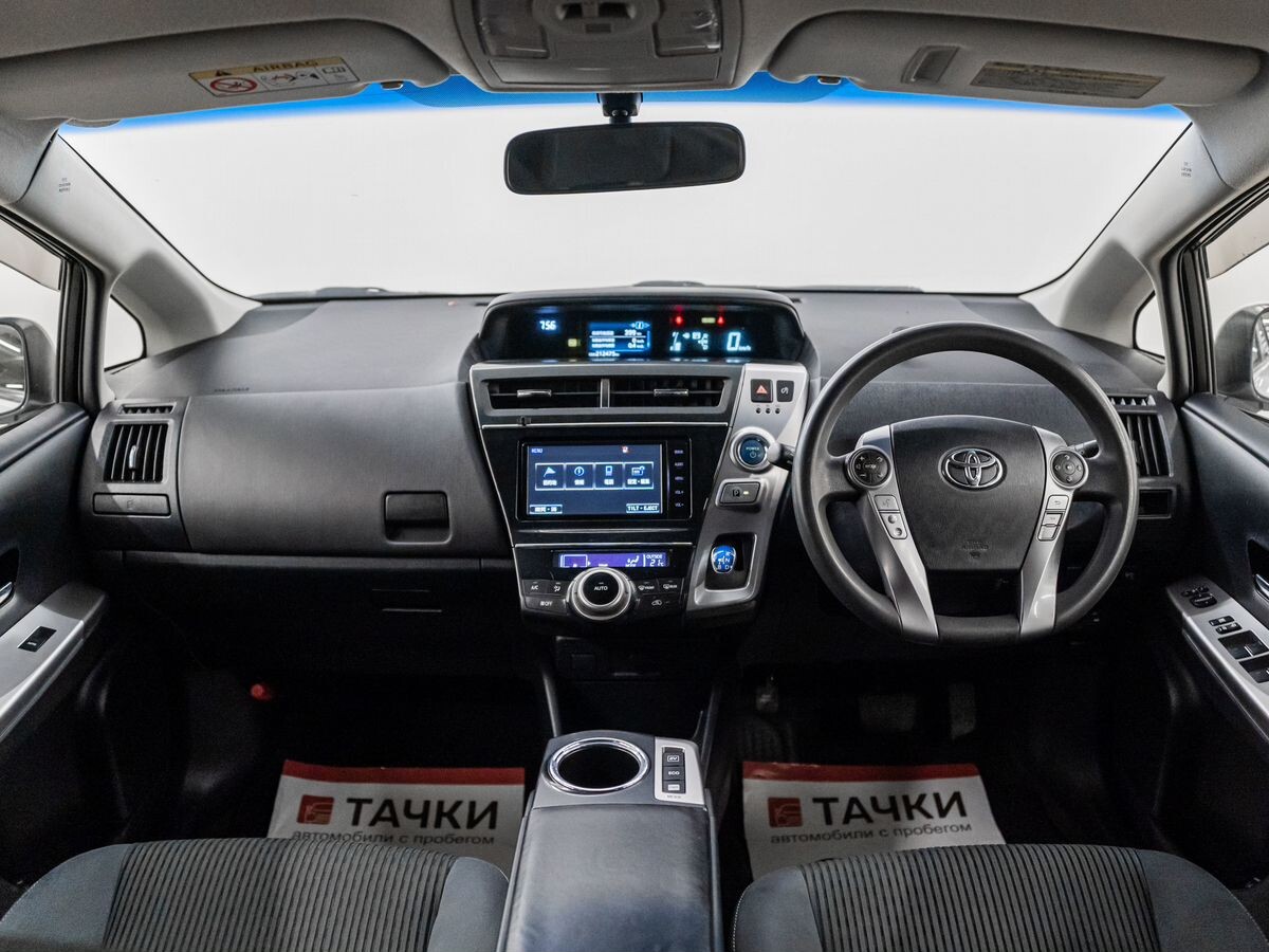 Toyota Prius Alpha 2016 - фото автомобиля