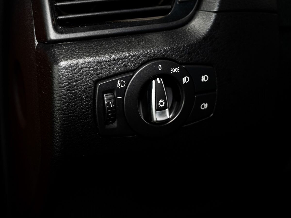 BMW X1 2013 - фото автомобиля